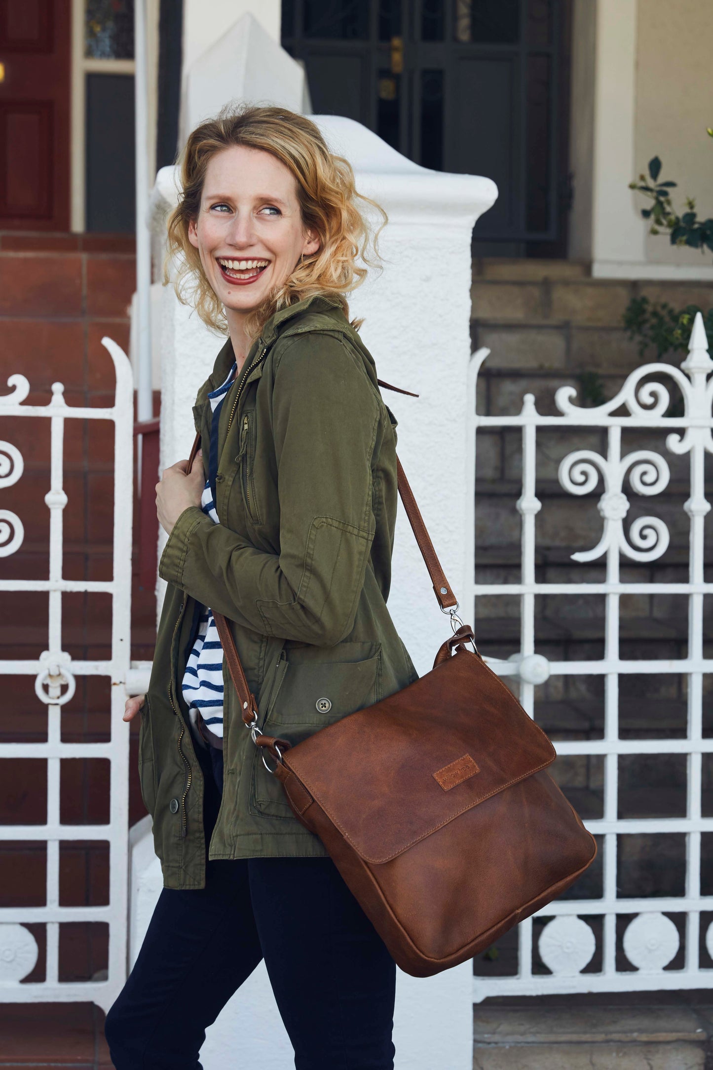 Pecan Large Messenger